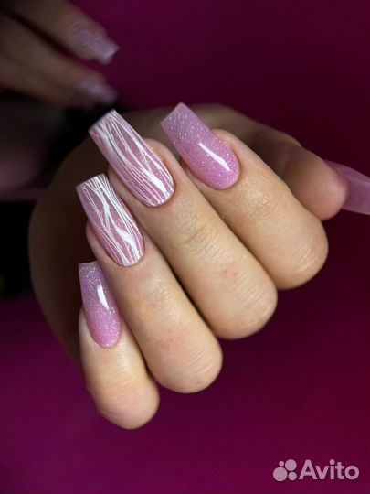 Модель на маникюр с покрытием гель лак