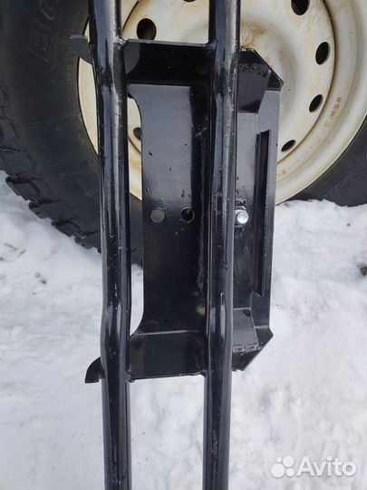 Крепление запасного колеса УАЗ