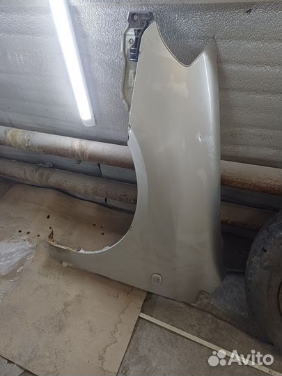 Крыло переднее левое и правое тойота королла 120
