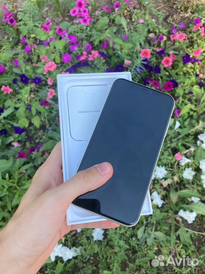 Телефон iPhone 11