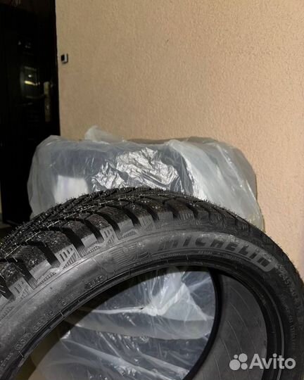 Michelin X-Ice North 4 245/40 R19