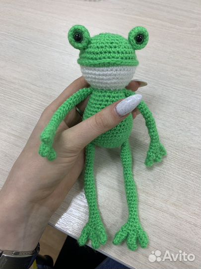 Вязаная лягушка
