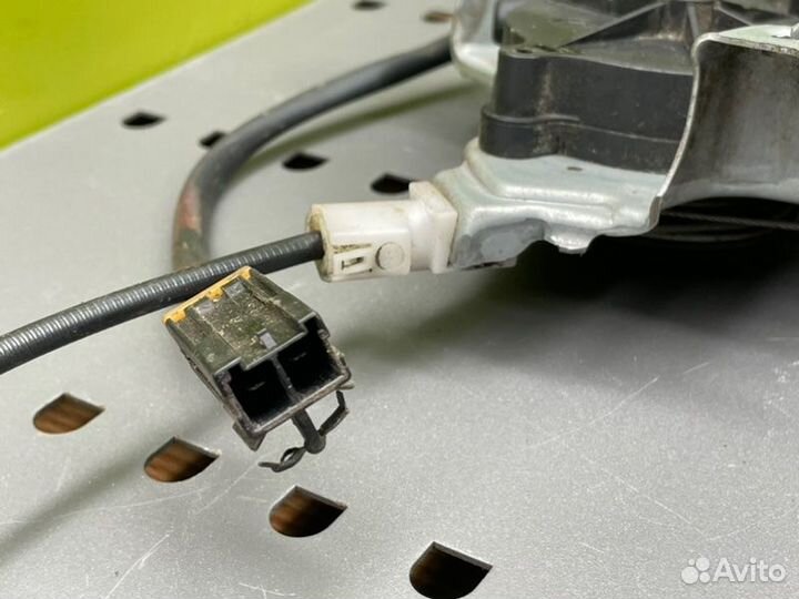 Стеклоподъемник передний правый Nissan Primera P11