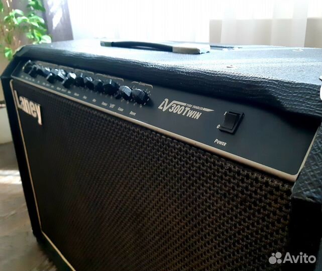Комбоусилитель Laney LV300 twin tube enabled,120Вт