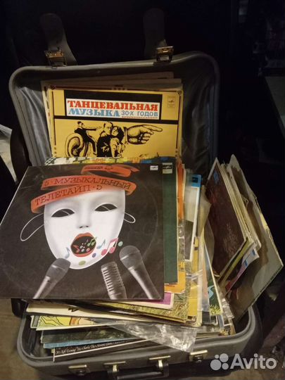 Музыка. Катушки, кассеты, пластинки