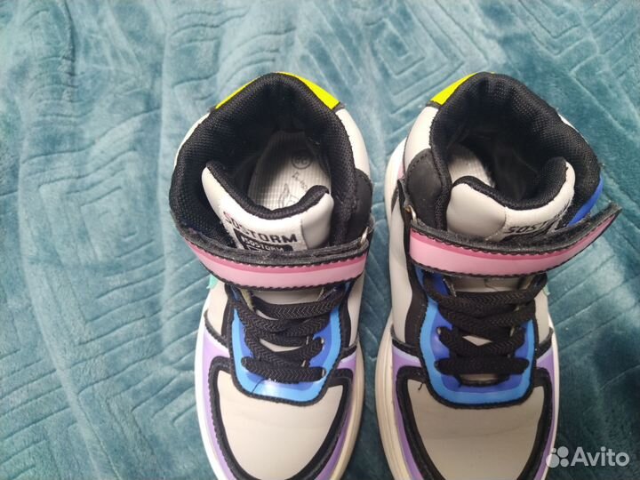 Кроссовки для девочки/мальчика 28 размер