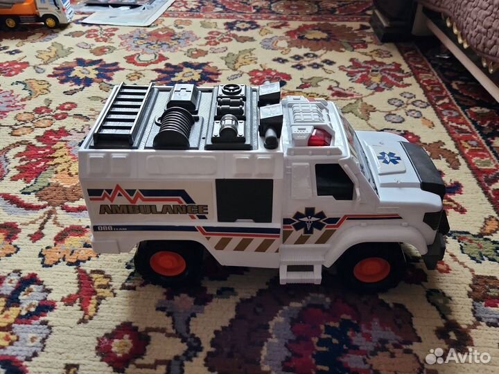 Внедорожник игрушка