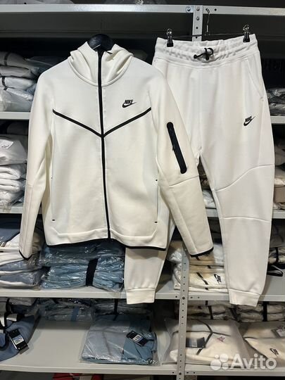 Nike Tech Fleece костюм белый