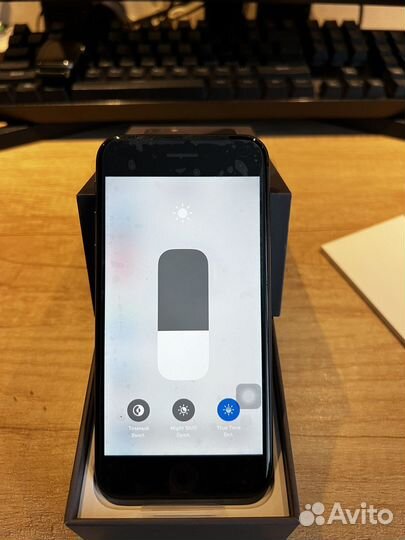 Телефон iPhone 8 64 gb