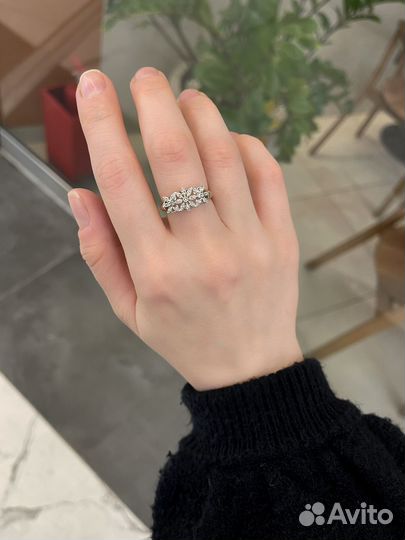 Золотое кольцо с бриллиантами