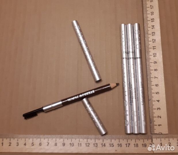 Пинцет и карандаш для бровей