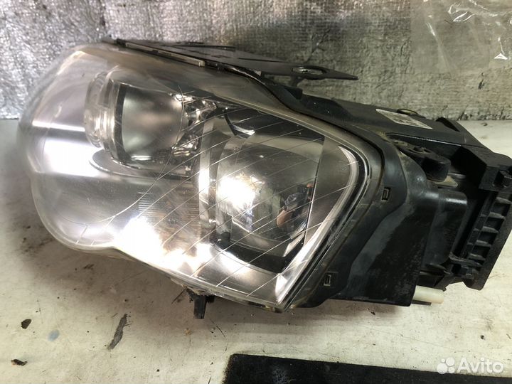 Передняя левая фара Volkswagen Passat B6