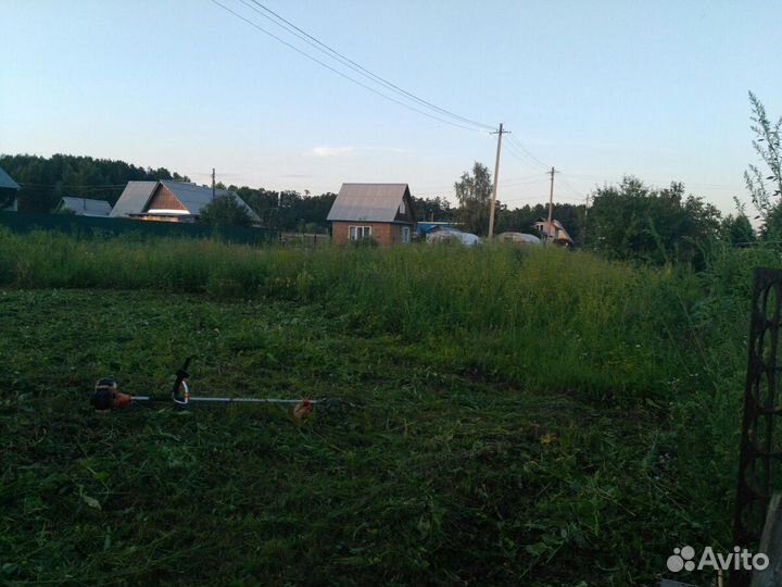 Покос травы триммером, спил деревьев