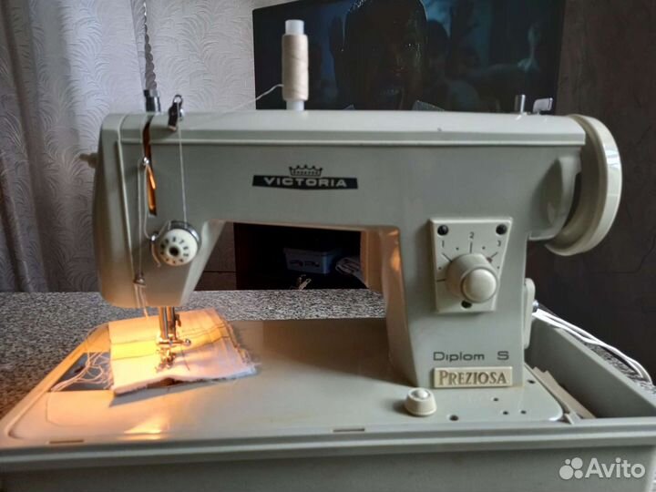 Швейная машина victoria
