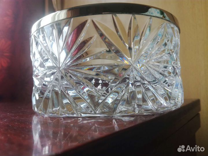 Хрустальная ваза с металлическим ободком