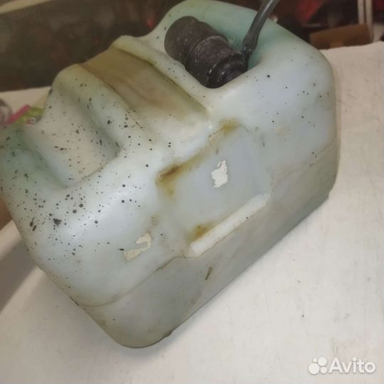 Бачок омывателя с моторчиком Chevrolet Niva