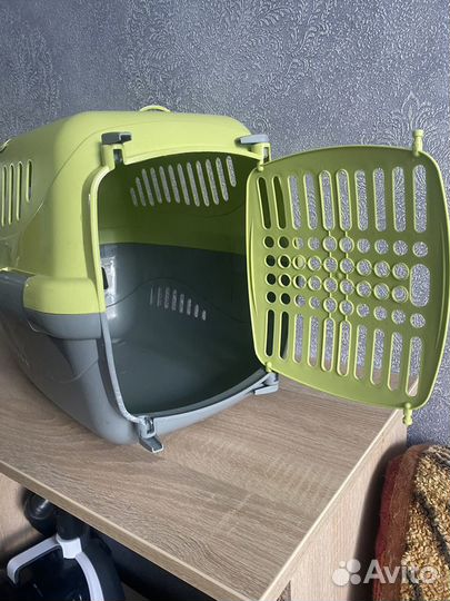 Переноска для кошек и мелких собак
