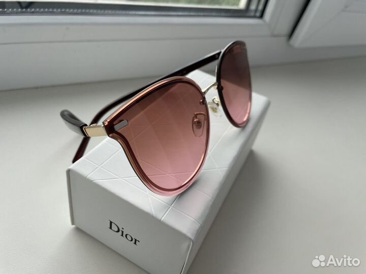 Солнцезащитные очки женские