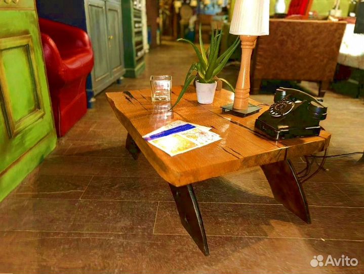 Низкий столик из массива