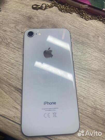 Телефон iPhone 8
