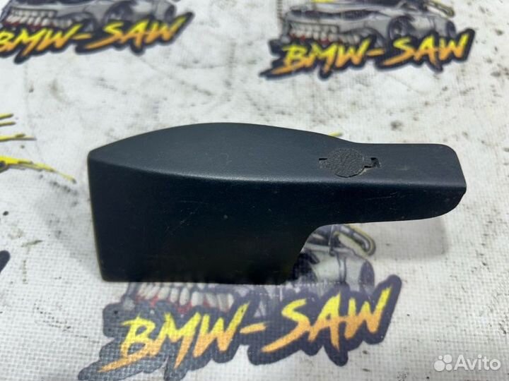 Накладка салазки правая Audi A6 C4 AAH 1995