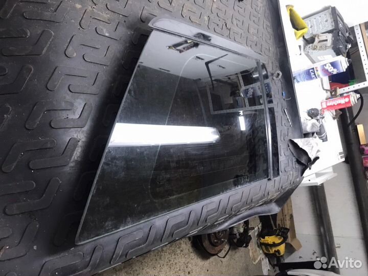 Стекло в заднее правое в крыло Mercedes-benz GL164