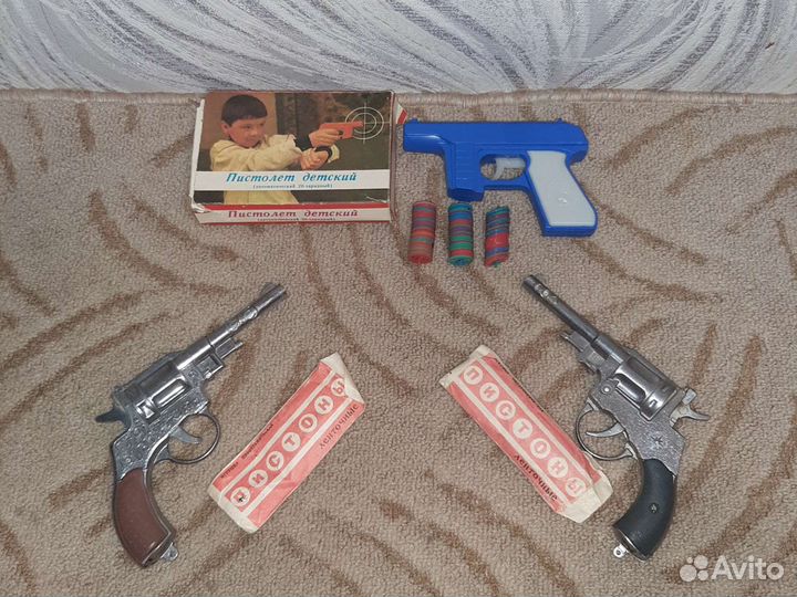 Игрушка пистолет СССР