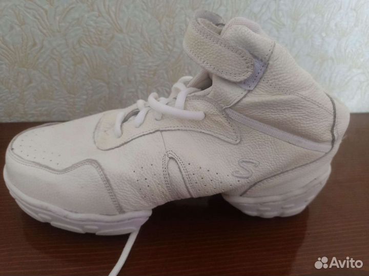 Кроссовки для танцев, фитнеса