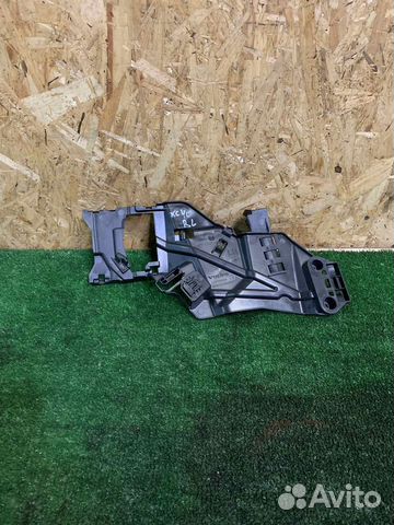 Кронштейн замка двери volvo XC40 32310904