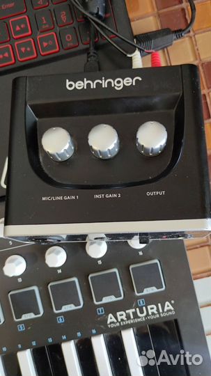 Звуковая карта behringer um2
