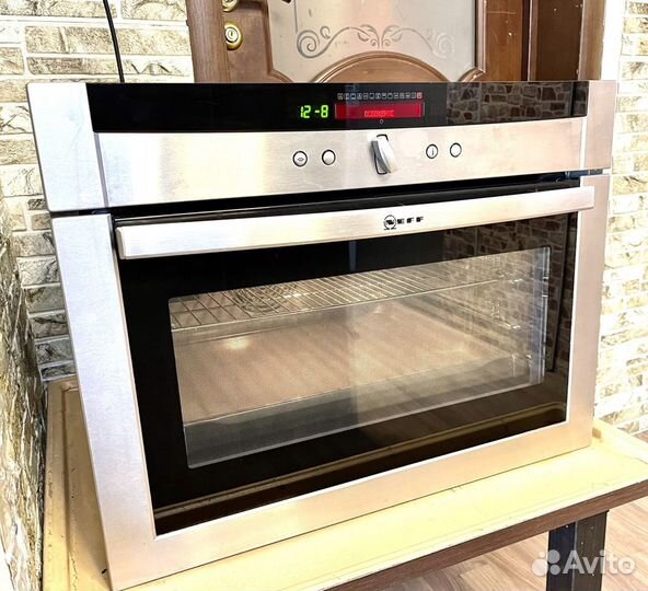 Компактная духовка с паром Neff,Германия