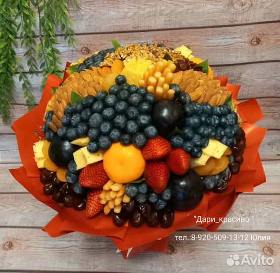 Букет из ягод, орехов, сыра. Съедобные