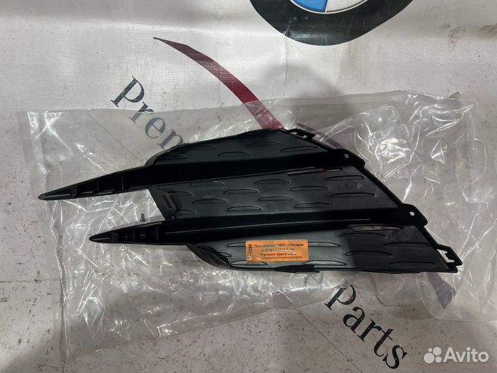 Решетка бампера передняя правая Mercedes-Benz