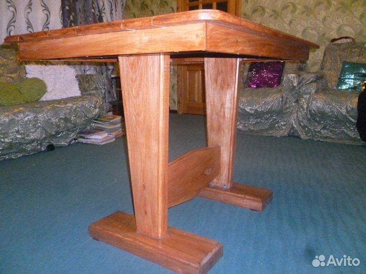 Стол кухонный