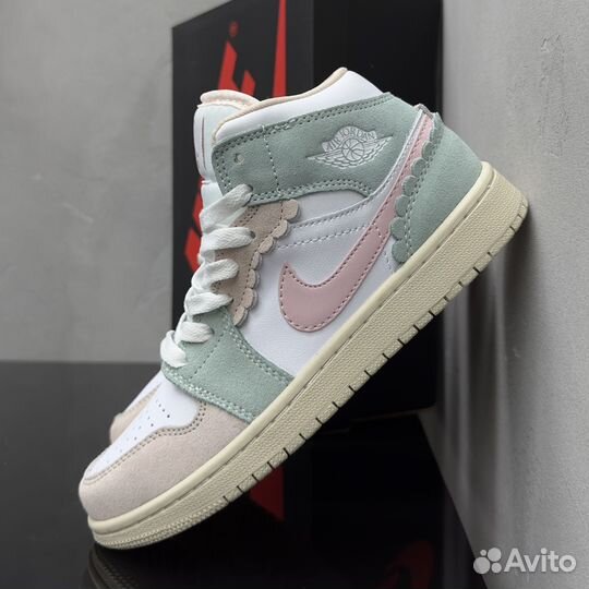 Кроссовки Nike Air Jordan 1 Mid SE 'Pink Oxford'