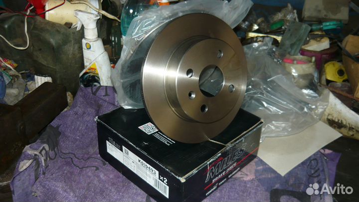 Продам задние тормозные диски новые на Опель