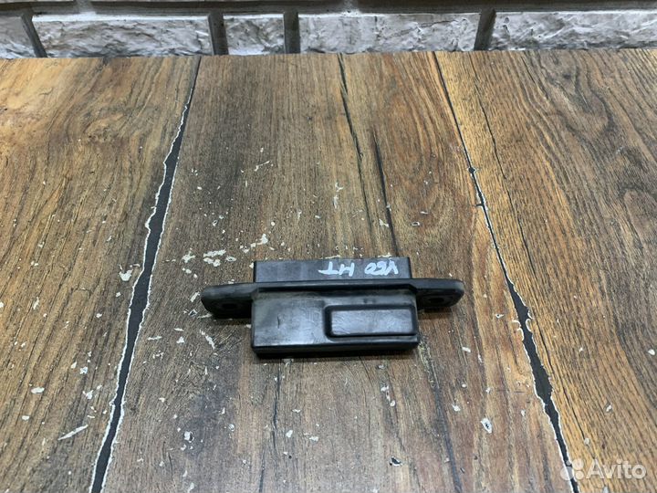 Toyota camry V50 Кнопка открывания багажника