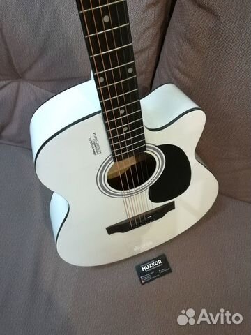 Гитара белая с чехлом