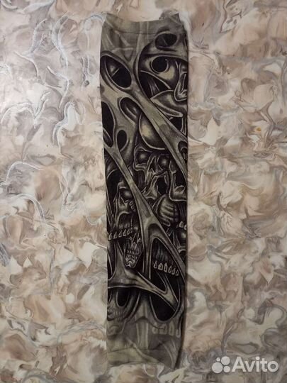 Рукав с татуировкой на резинках