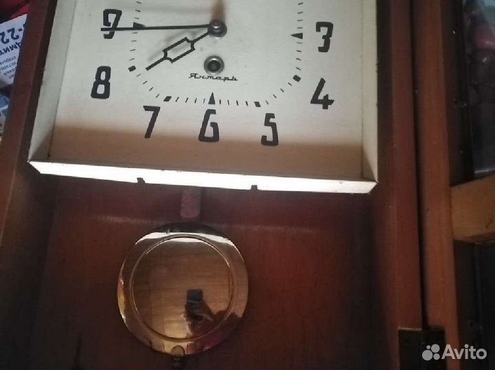 Настенные часы янтарь