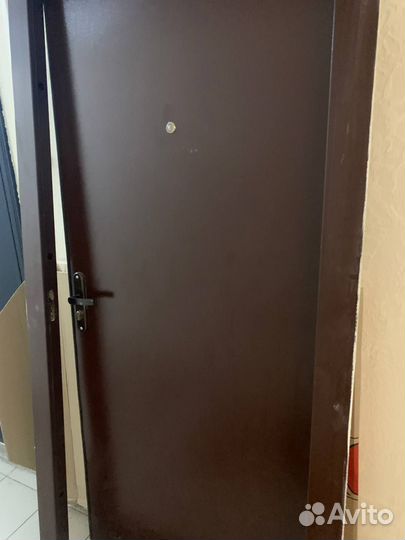 Дверь входная металлическая от застройщика