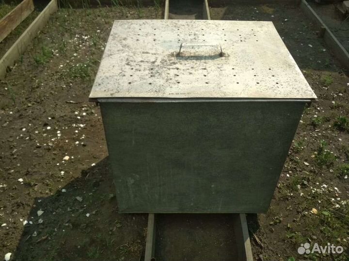 Бак оцинкованный с проветриваемой крышкой