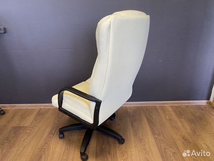 Офисное кресло. Гарантия 1 год