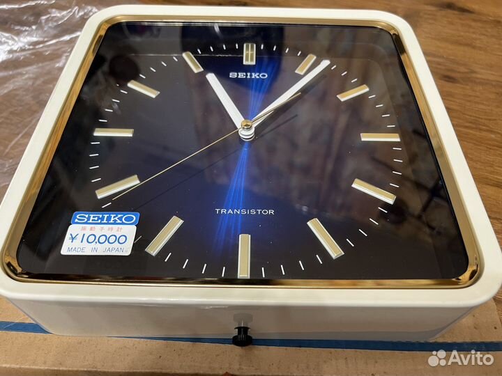 Настенные часы Seiko