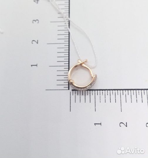 Золотые серьги с камнем