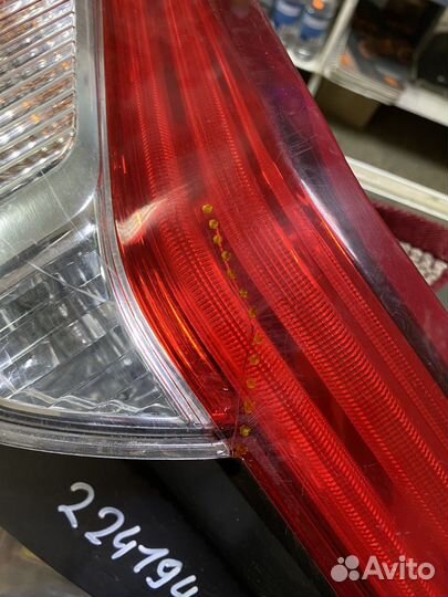 Продам фонарь задний правый 8330В002