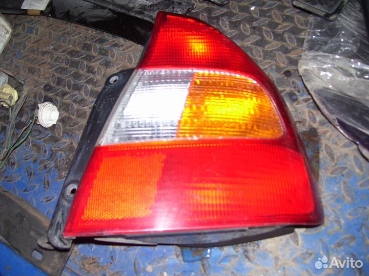 Хендай акцент фонарь правый