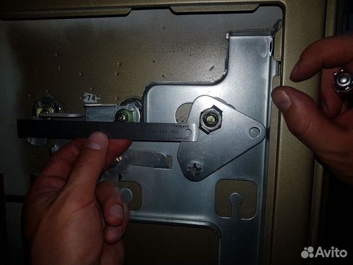 Вскрытие замков, дверей, сейфов. Замена замков