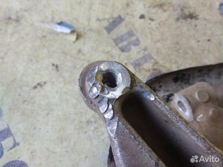 Кулак поворотный задний левый Volkswagen Tiguan