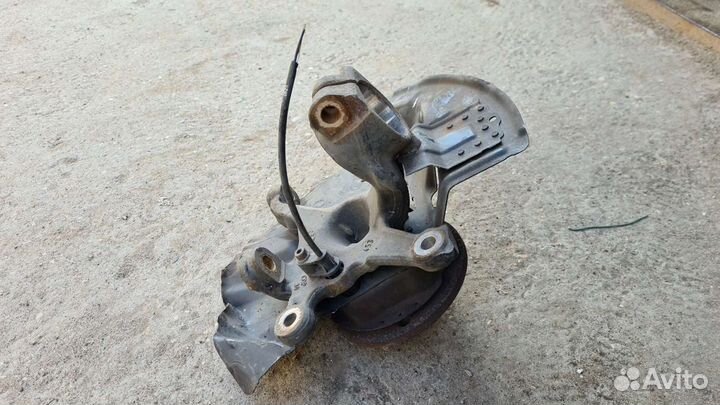 Поворотный кулак передний левый Бмв Е-46